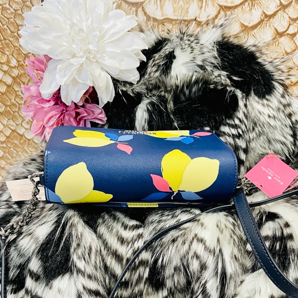 nwt! L🍋VE! this kate spade ♠️ small flap crossbody in citrus print - Picture 10 of 17